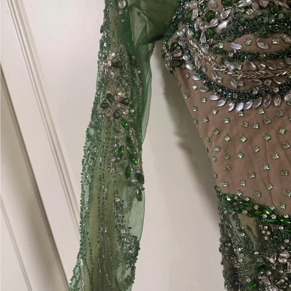 Elegant Green Beaded Evening Dress - Picture 5 of 7